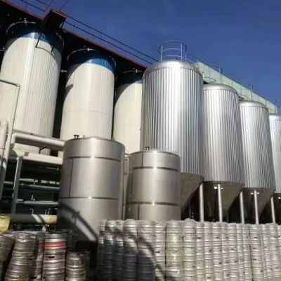 精酿原浆啤酒2升装-卡麦罗啤酒批发零售-啤酒厂18654732677